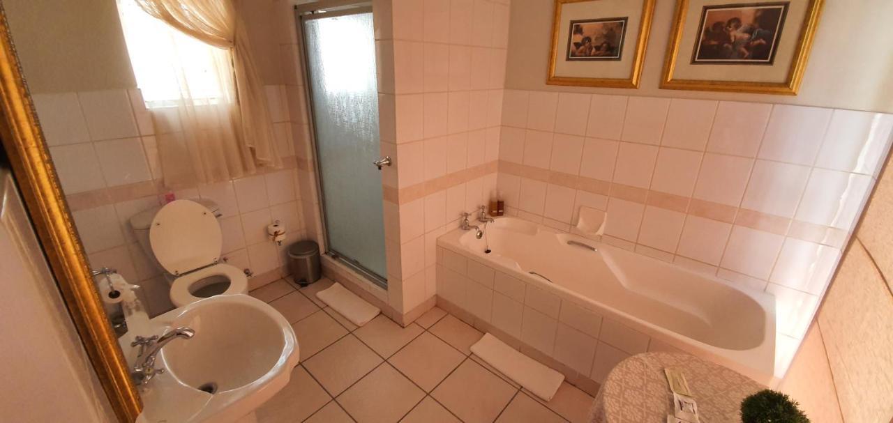 Acacia Westdene B&B บลูมฟอนเทน ภายนอก รูปภาพ