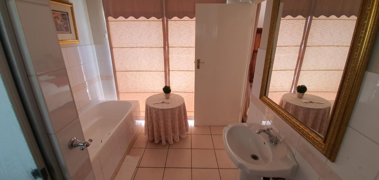 Acacia Westdene B&B บลูมฟอนเทน ภายนอก รูปภาพ
